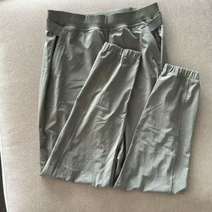 Lululemon joggers size 6. Worn once.
